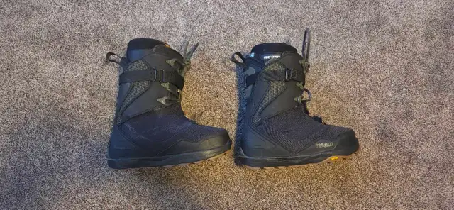 thirthytwo TM-2 Jones Snowboard Boots 8.5 mens in Snowboard in Penticton - Image 4