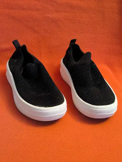 Size 3 girl's slip on shoes, View more