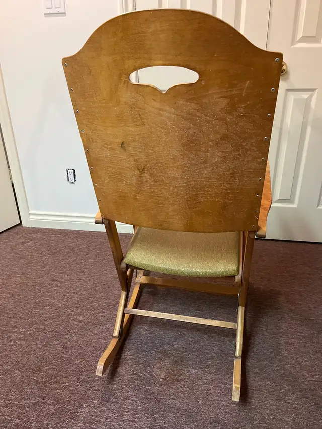 Vintage Wooden Rocking Chair63010223762051122