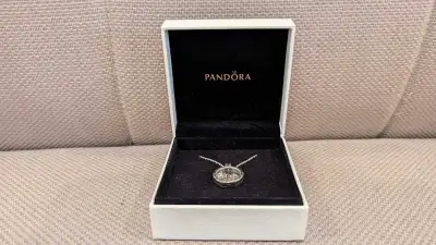 This is a beautiful Pandora necklace featuring a delicate chain and a floating locket pendant with v...