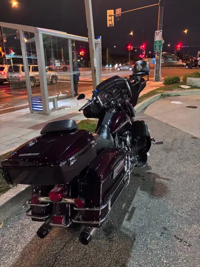 Super clean 2006 Harley Davidson electro glide Upgraded exhaust system Upgraded handlebars Tires are...