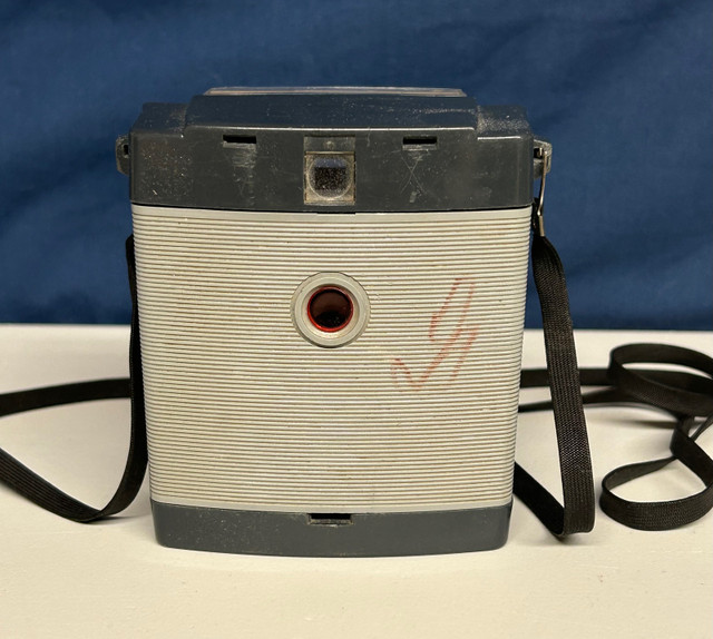 Kodak Vintage Camera  in Cameras & Camcorders in Red Deer - Image 2