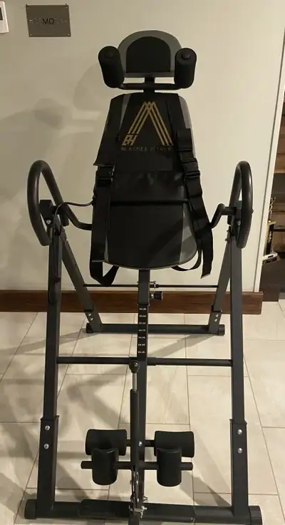 Table d’inversion 84 Acres Fitness payé 200$. État neuve! Faites une offre!!