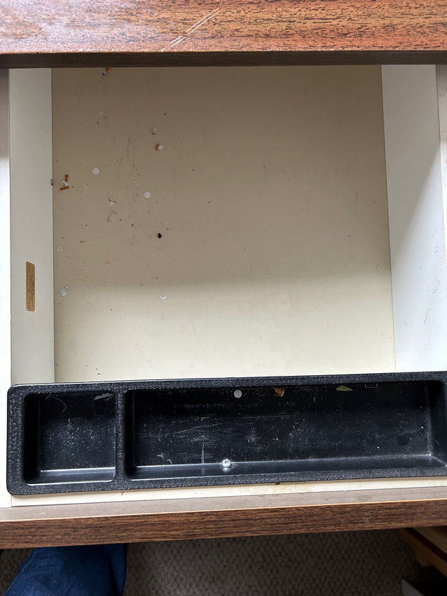 Desk for sale  in Other in Kitchener / Waterloo - Image 2