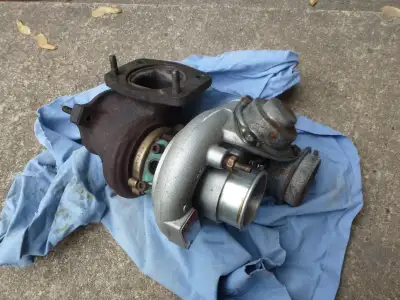 Item Located in Port Elgin, Ont. Used turbo. Came from a 1997 Volvo 850 T5. Turbo spins freely with...