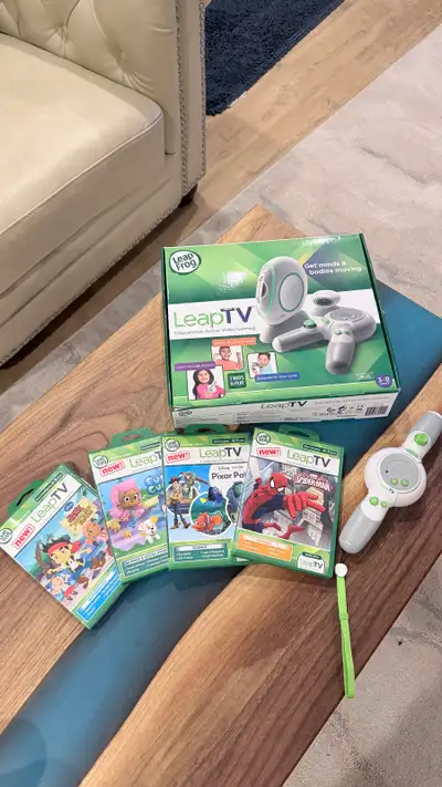 Leap TV Everything pic’d is included - 2x controllers - 4x games (Jake & the pirates / Bubble Guppie...