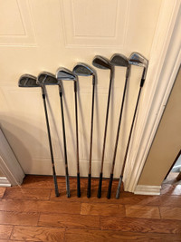 Lot de 7 bâtons de golf droitier // 7 righty iron golf clubs