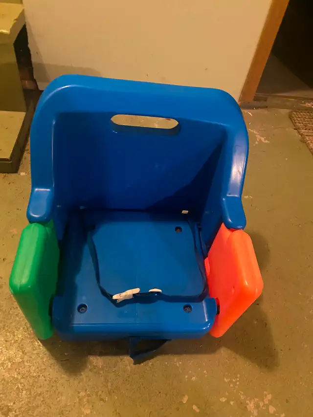 Kitchen Booster Seat in Feeding & High Chairs in Cape Breton - Image 3