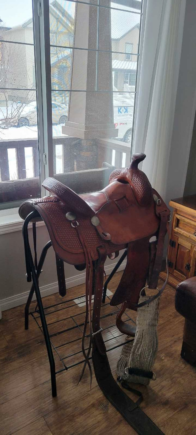Custom western saddle 15" in Equestrian & Livestock Accessories in Calgary - Image 4