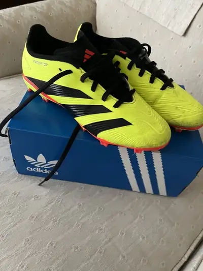 ADIDAS PREDATOR SOCCER SHOES SIZE 5.5, View more
