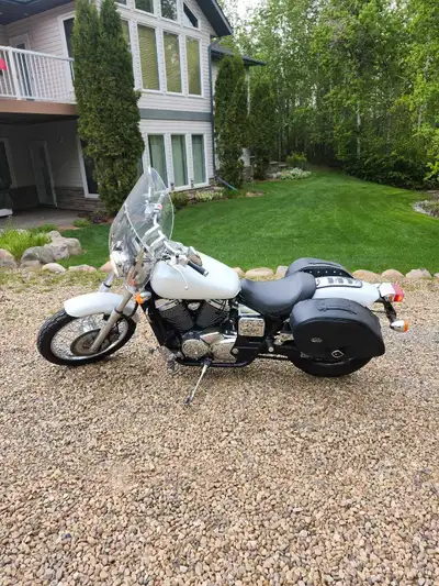 2001 Shadow 750 chain drive. Pearl white Ghost flames add subtle style. Stored indoors. Barley broke...