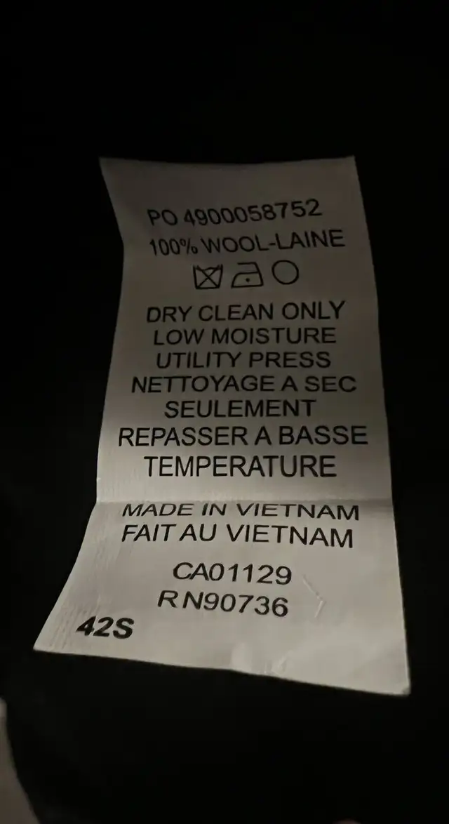 Calvin Klein Jacket 42S (Never worn) in Men's in Edmonton - Image 4