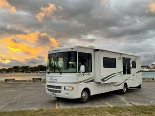 2008 Holiday Rambler Model 315 by Arista (Class A) for Sale in RVs & Motorhomes in Sarnia - Image 2