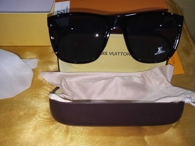 Louis Vuitton sunglasses new with box .dust bag dans Art et objets de collection  à Ville de Montréal - Image 3