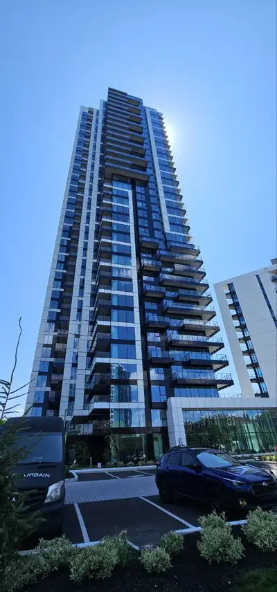 Newly built luxury 1 bedroom condo for rent on the 24th floor. Beautiful view of the St Laurent rive...