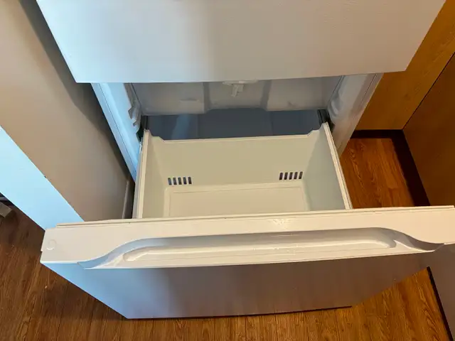 Réfrigérateur Aviva 18.7' cube blanc avec congélateur au bas in Refrigerators in Sherbrooke - Image 4
