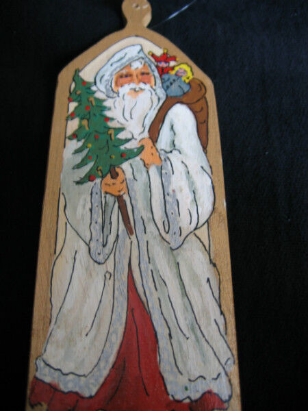 HAND CRAFTED SANTA ON A PLAQUE TREE ORNAMENTS in Arts & Collectibles in Hamilton - Image 2