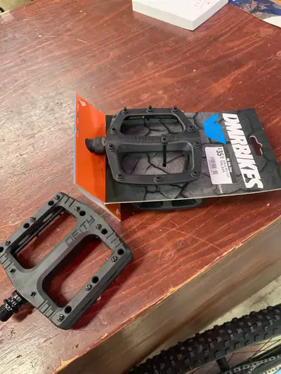 -Pedal just used only first 15 min ride of the bike All other items are brand new -Side stand -3 x b...