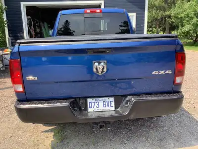 Ram outdoorsman 2011 4x4 freins refait à neuf alternateur neuf baterie neuve boîte arrière 6 1/2 pi...