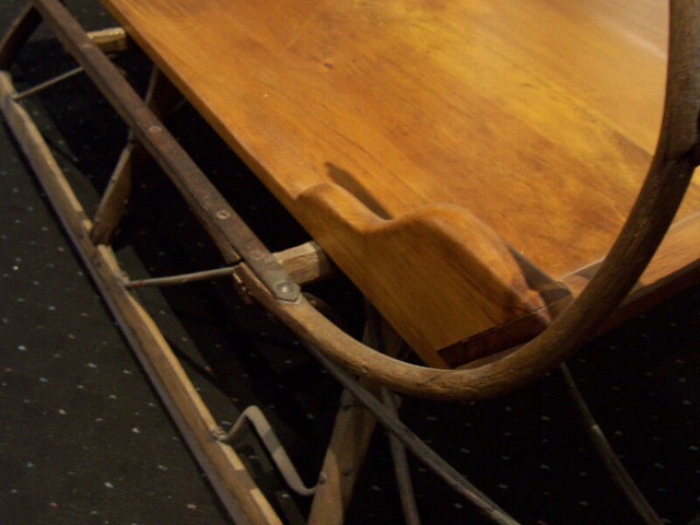 Traineau antique converti en table basse de salon-antique sleigh dans Art et objets de collection  à Ville de Montréal - Image 3