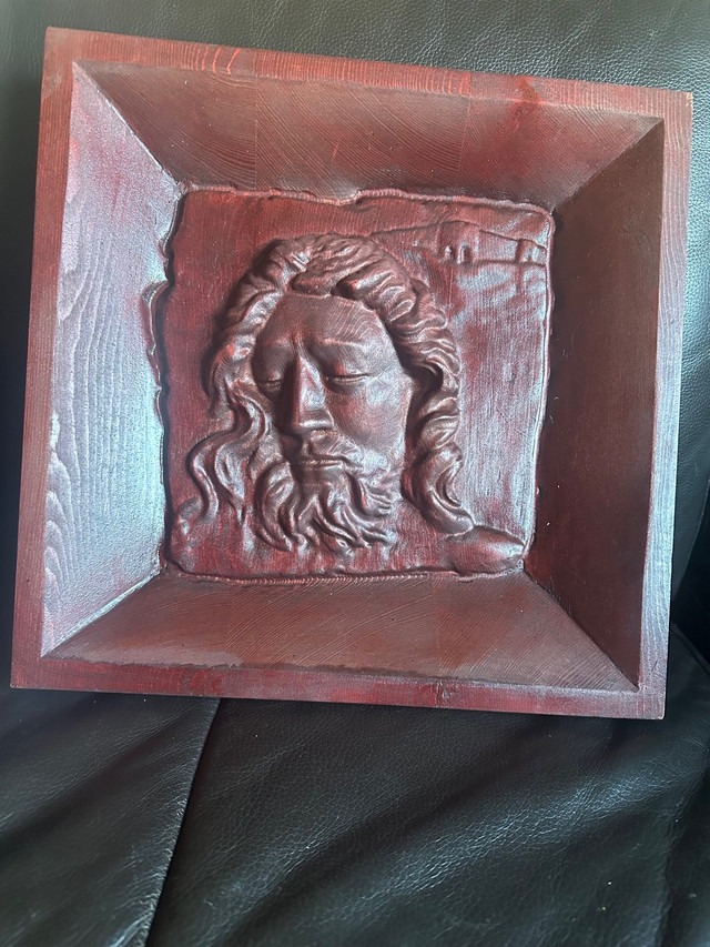 Beautiful Hand carved Jesus with custom frame in Arts & Collectibles in Calgary - Image 4