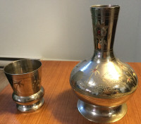 Vase antique en cuivre  blanc