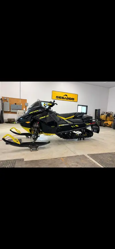 2026 skidoo Mxz x 600R, 1.25 ripsaw track 129 long, best ride and handling sled on the market, warra...