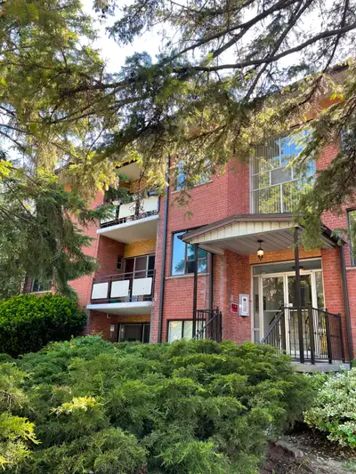 Spacious & Bright, South Facing 2 Bed Unit in Etobicoke