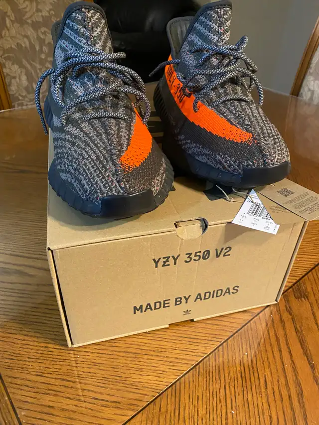 Adidas Yeezy Boost 350 V2 Carbon Beluga Size 11 in Men's Shoes in Oshawa / Durham Region - Image 2