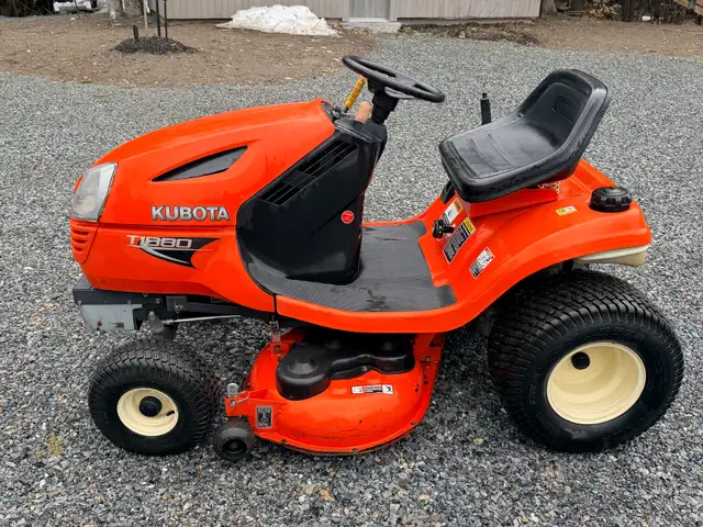 tracteur pelouse gazon Kubota hydrostatique  in Lawnmowers & Leaf Blowers in Sherbrooke - Image 4