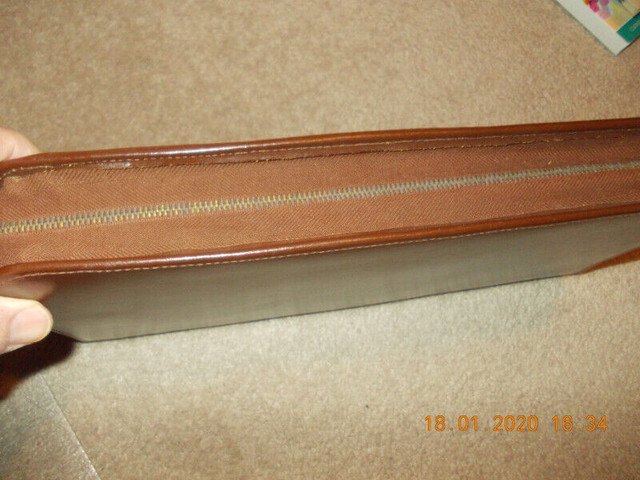Leather PersonI items Case /Carry Pouch/Elect Converter in Men's in Calgary - Image 2