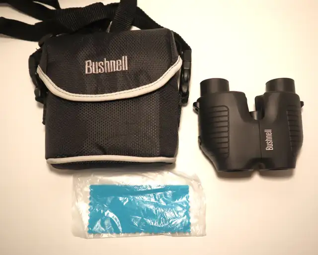 BUSHNELL POWERVIEW 10X25  BINOCULARS WITH CASE in Fishing, Camping & Outdoors in Markham / York Region - Image 2