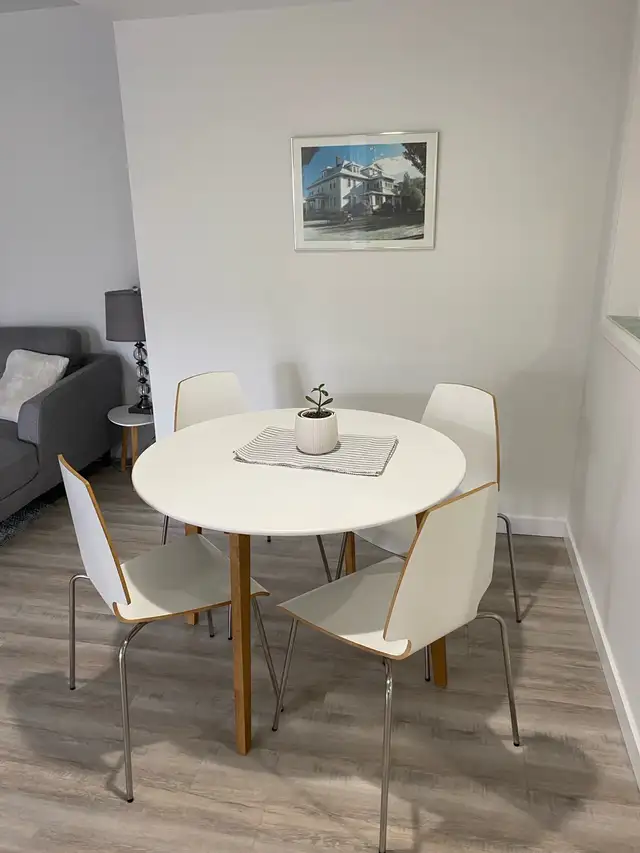 large 1 bedroom suite in British Columbia in Canada - Image 11