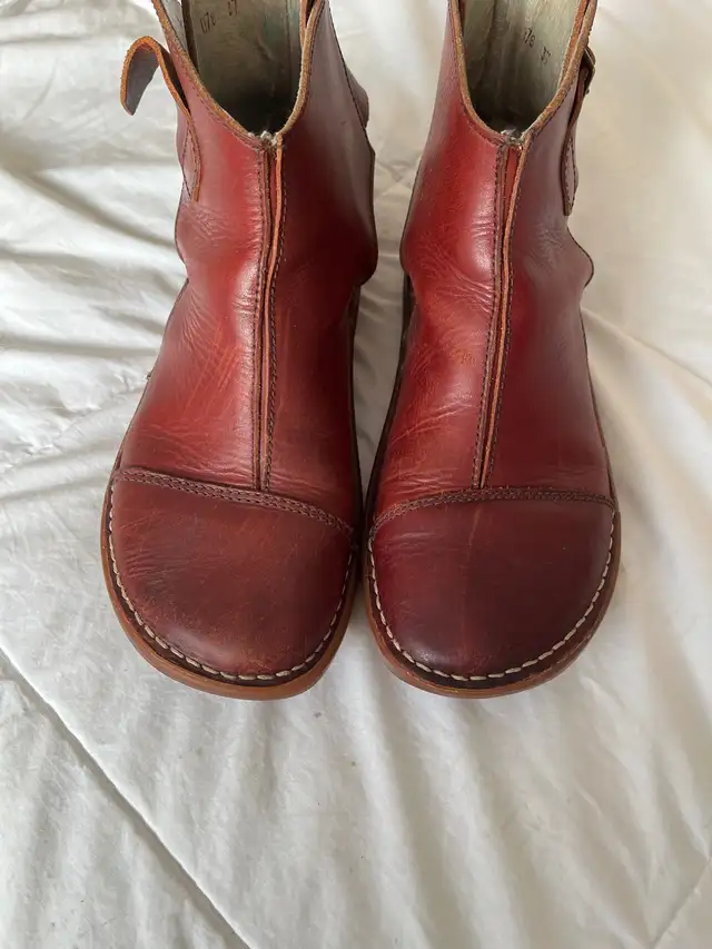 El Naturalista leather women’s boots in Women's - Shoes in Edmonton - Image 5