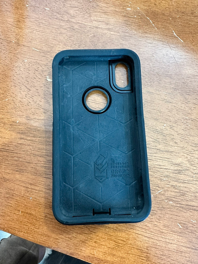Otterbox Commuter case for iphone XR in Cell Phone Accessories in North Bay - Image 2