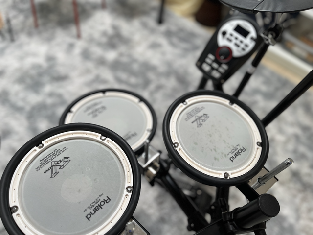 Roland TD-11KV Electronic Drum Kit Excellent Condition in Drums & Percussion in City of Toronto - Image 5