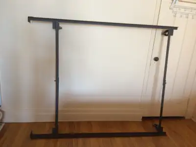 BASE CADRE  DE LIT  EN MÉTAL / BEDFRAME, View more