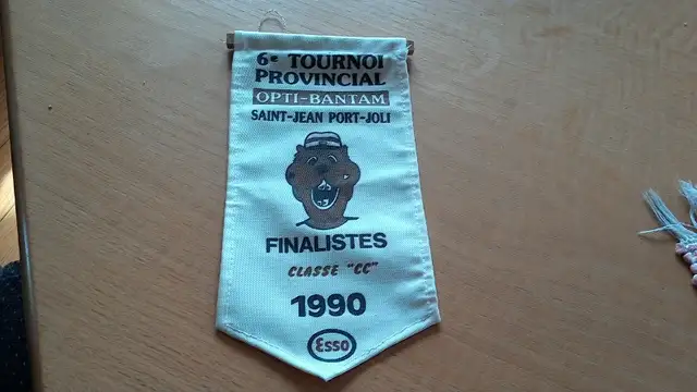 Vintage 2 Bannières 6e Tournoi Bantam St-Jean Port Joli 90 (B299 in Arts & Collectibles in Laval / North Shore - Image 2