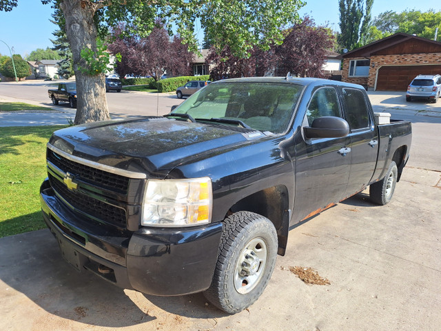 2009 Chevrolet Silverado 2500hd in Cars & Trucks in Regina - Image 2