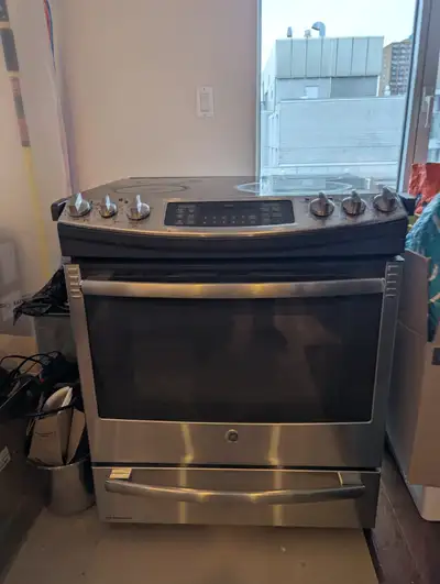 GE30 inch Electric Range / Convection Oven /Stainless Steel $595, View more