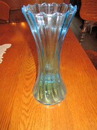 Vase à fleurs bleu en verre