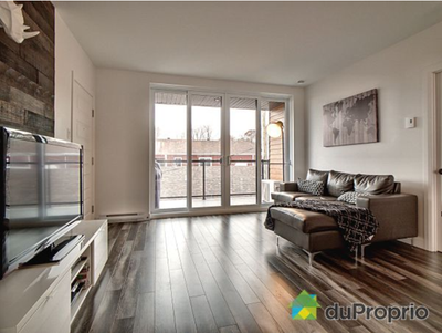 Très beau condo de deux chambres avec vue sur le fleuve situé au 3848 Boul. Sainte-Anne à 8 minutes...