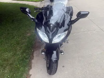 All led lighting with fog/driving lights, mirror extenders, Yamaha touring windshield & PIAA dual ra...