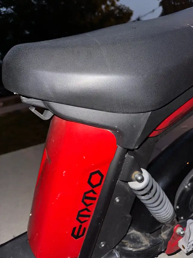 EMMO E-Bike Scooter (AS IS). Not working in eBike in City of Toronto - Image 5