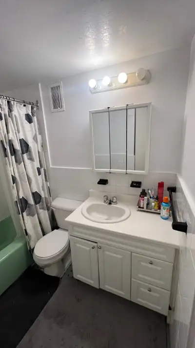 ⭐️Renovated 1 Bed, 1 Bath Located in Cote-Saint-Luc
