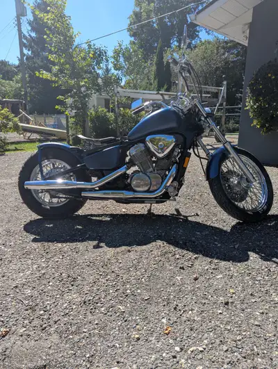 Customized (2025) VLX 600, Bobber style, runs perfect, low kms, Bobber Cycle seat pan and seat, new...