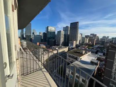 3 1/2 au 235 Sherbrooke west. buanderie dans le batiment, salle de télétravail, piscine, gym, sauna...