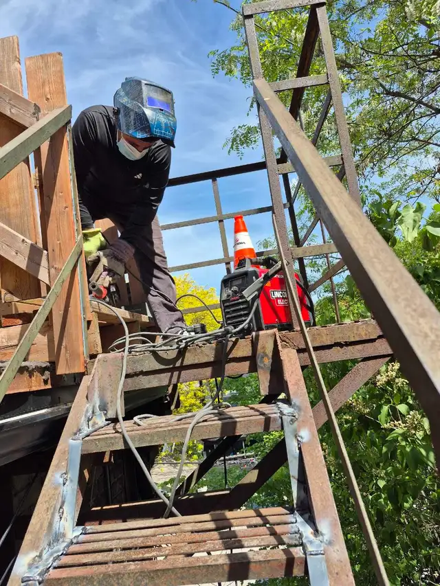Mobile welding473211330290657283