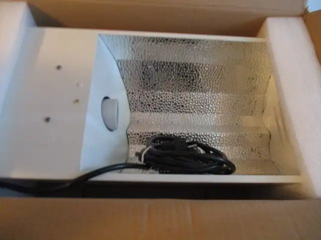 POWERSUN GROW LAMP COMPLETE KIT-250 W. HIGH PRESSURE SODIUM-USED in Indoor Lighting & Fans in Laval / North Shore - Image 3