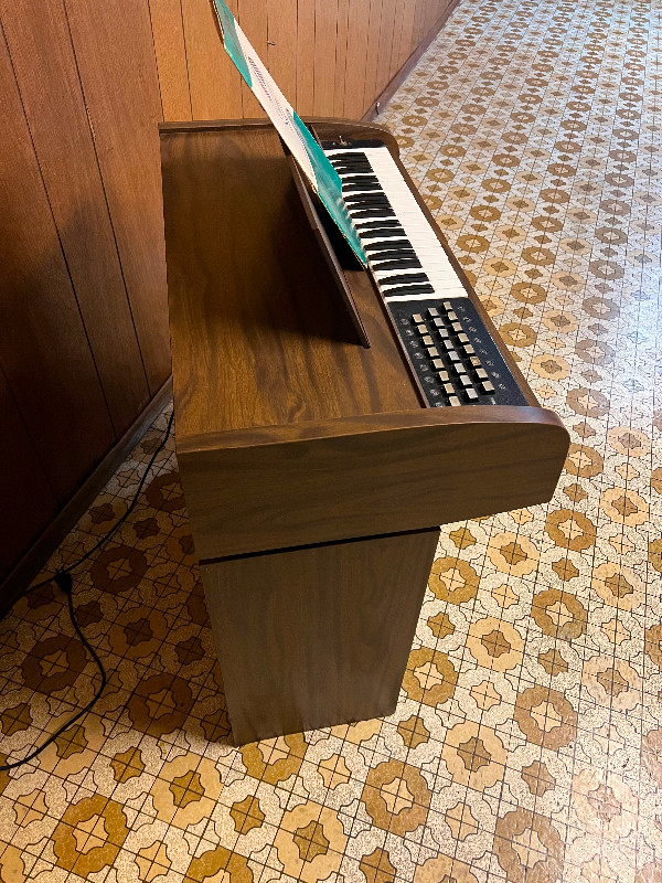  Keyboard Organ in Pianos & Keyboards in Windsor Region - Image 3